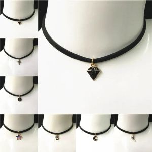 Colliers nouveaux colliers en cuir court gothique croix étoile lune triangle collier collier collares pour femmes velours bijoux clavicule couloir