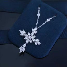 Colliers Pendants Colliers Collier Designer Harry W Luxury Top 925 Siltling Silver Full Diamond Cross Temperament Flower Cut Design Sense Send Collier CH