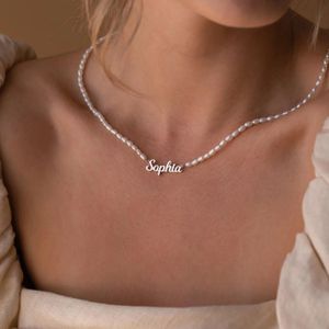 Collares Collar de perlas con nombre personalizado, joyería inglesa personalizada, collar con nombre de acero inoxidable, regalo con caja, envío directo profesional