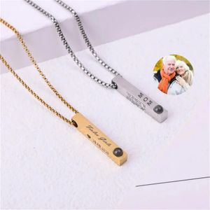 Colliers Projection Photo collier gravure nom pendentif personnalisé Photo collier mémorial collier gravé 3D pendentif Couple famille cadeau