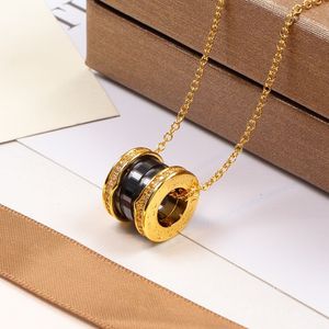 Colliers Qualité V Gold Material Charm Pendentif avec Shell Agate Nature Stone for Women Wedding Collier Gift Jewelry PS7000