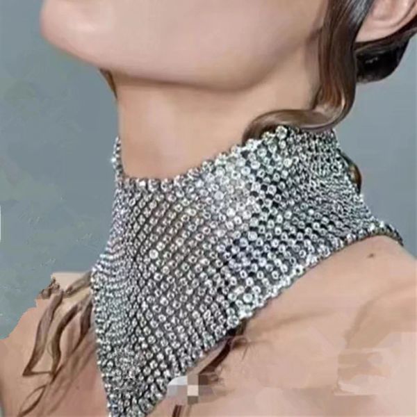 Colliers brillant plein strass grand collier ras du cou pour femmes bijoux magnifiques accessoires de spectacle de fête de dame