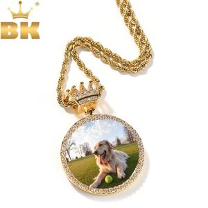 Colliers TBTK Couronne Bail Médaillons Personnalisé Photo Pendentif Rond Graver Nom HipHop Bijoux Personnalisé Pour Hommes Femmes Cadeaux De Mémoire