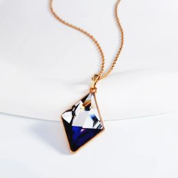 Colliers Collier pour femmes à la mode fabriqué avec des cristaux d'autriche pour dames Bijoux de fête mode pendentif géométrique collier Bijoux cadeaux