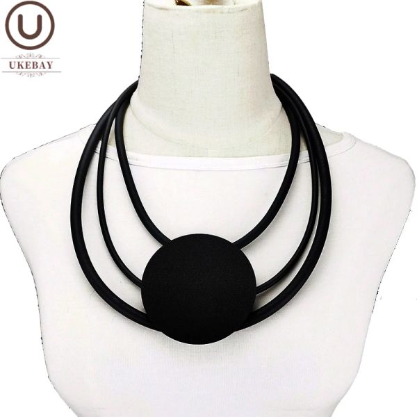 Collares Ukebay Nuevos collares de gargantilla Collar de goma Mujeres colgantes redondos Camas de suéter gótico Joyas étnicas collares al por mayor