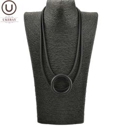 Collares Ukebay Nuevo colgantes redondos para mujeres Collar negro Jueso Jugas Partido Accesorios Cadera de suéter gótico Caja