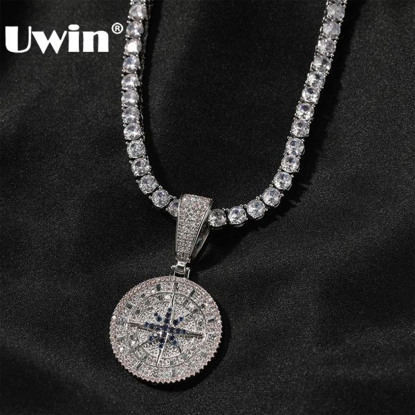 Colliers Uwin Compass Pendants Colliers pour hommes Femmes Iced Out Black and White Cumbic Zirconia Charms Bijoux de mode pour cadeau