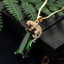 Kettingen Vintage snijvaart Ovaal Green Gemstones Natuurlijke Emerald Pendant Kettingen voor vrouwen 18K Gouden Diamanten Choker Sieraden Gouden sieraden