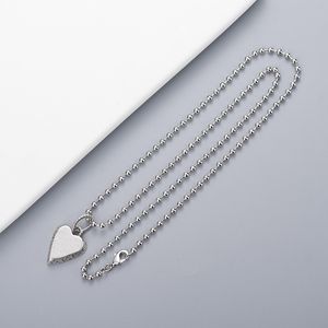 Colliers Vintage coeur pendentif collier de haute qualité Sier plaqué collier modèle pour Couple collier mode bijoux approvisionnement
