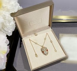 Colliers Woman Designer Pendant Colliers pour femmes Colliers de luxe Collier de serpent en diamant complet
