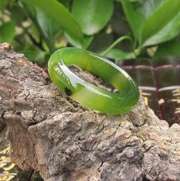 Mannelijke en vrouwelijke modellen natuurlijke groene agaat jade ring vinger ring authentieke chalcedony planten in dunne stroken