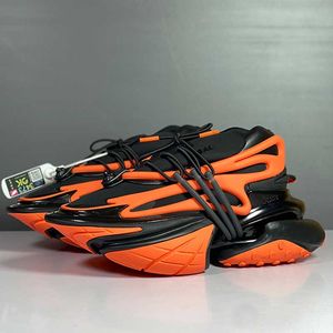 Neopreno y cuero Unicornio Zapatillas bajas Diseñador Zapatos casuales para hombre Naranja Negro Cabeza de bala Zapatos OVNI Suelas de plataforma gruesas Moda Futuro Diseño puertos zapatos