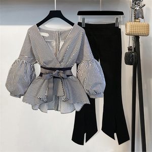 Nieuwe gestreepte blouse brede beenbroek instellen met sjerpen mode puff sleeve blusas + flare broek 2 stuks vrouwen pakken