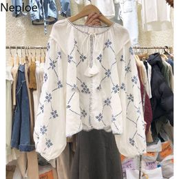 Nepoel blouses vrouwen lente mode blusas borduurwerk lantaarn lange mouwen losse shirt Koreaanse temperament veter-up tops 4i489 210422