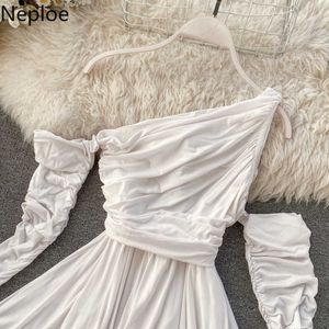 NEPLOE geplooid een-schouder vrouwen jurken lente 2021 solide skew kraag lange mouw vestidos sexy slanke taille feestjurk 80649 y0823
