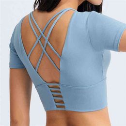 Nepoagym Outwit Femmes Open Back Entraînement Crop Tops avec soutien-gorge intégré Chemises de yoga sans dos Cross Back T-shirts athlétiques à manches courtes 211217
