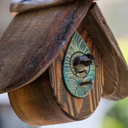 Nids colorés nichoirs en bois sculptés à la main pour la décoration de jardin nids de brindilles suspendus ferme en plein air oiseaux nichoir nouveau en Stock