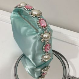 Pochette de soirée en satin rouge net : bijou, cristal, décor de plumes d'autruche en perles, sac à main Summer Showstopper pour femmes noir ruban rose vert