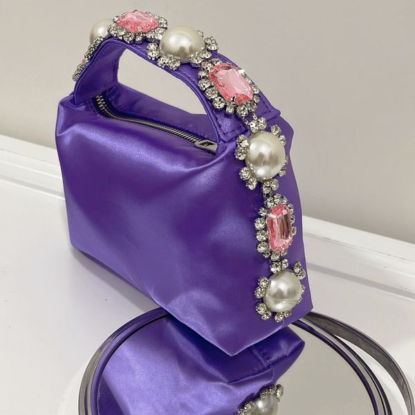 Pochette de soirée en satin rouge net : bijou, cristal, perle décor de plumes d'autruche, sac à main d'été Showstopper pour femme noir argent rose vert violet