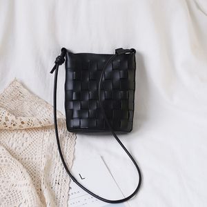 Petit sac rouge en filet noir texture pour femmes, nouveau sac à bandoulière simple, messager à la mode 694