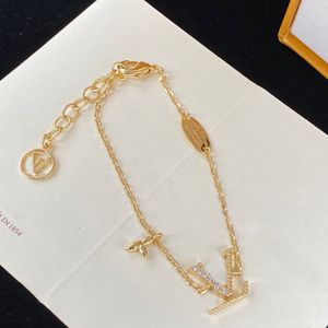 Nunca se desvanecen Pulsera Pendientes Collar Sello Juegos de joyas Pendientes de oro de 18 quilates Mujeres Brazalete Amantes de la boda Regalos Joyería Al por mayor Cobre