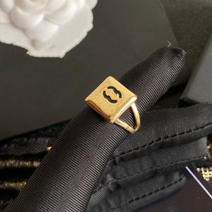 Never Fade Copper Letter Band Ring Chapado en oro Latón Open Band Anillos 18K Gold Plated Fashion Brand Designer Luxury Womens Wedding Jewelry Gifts