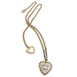 Never Fade Designer Collier Longue Chaîne ont Timbre Mat Or Lettre Pendentifs Déclaration De Mode Femmes Collier De Mariage Bijoux Accessoires 55cm