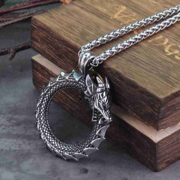 Never Fade Men Acero inoxidable Viking Selfdevourer Ouroboros Valknut Amulet dragon Colgante Collar con vikingos caja de madera L230704