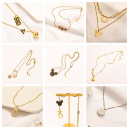 Nunca se desvanece 18K chapado en oro Marca Diseñador Colgantes Collares Letra de acero inoxidable Gargantilla Collar colgante Cuentas Cadena Accesorios de joyería Regalos