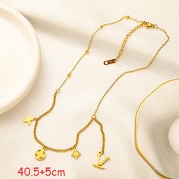 Jamais Fading 18K Plaqué Or Marque De Luxe Designer Pendentifs Colliers En Acier Inoxydable Lettre Ras Du Cou Pendentif Collier Perles Chaîne Bijoux Accessoires Cadeaux 11