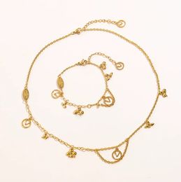 Ne se décolore jamais plaqué or 18 carats marque de luxe pendentifs colliers fleur bracelet en acier inoxydable lettre ras du cou pendentif collier chaîne bijoux chaud