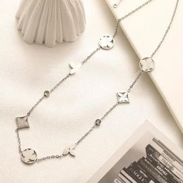 Ne jamais faire tomber 18 carats en or Luxury Brand Designer Pendants Colliers en acier inoxydable Collier Perles Perles de chaîne Bijoux Accessoires Cadeaux avec boîte