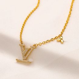 Plaqué or 18 carats marque de luxe Designer pendentif collier en acier inoxydable lettre collier pendentif collier perle chaîne mode bijoux accessoires cadeau pas de boîte