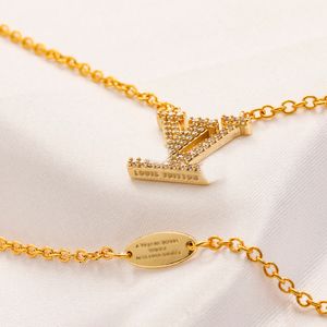 Nooit vervagen 18K Gold vergulde luxe merkontwerper Hangers kettingen roestvrijstalen brief choker hangsel ketting ketting ketenen juwelen accessoires geschenken mooi