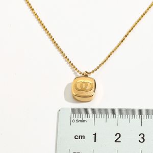 Ne se décolore jamais Plaqué Or 18 Carats Pendentif Chaîne Collier Designer pour Femmes Hommes En Acier Inoxydable Double Ras Du Cou Pendentif Collier Perles Bijoux Accessoires Cadeaux