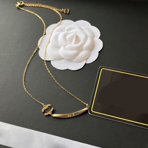 Nooit vervagen van luxe merkontwerper Hangers kettingen rond 18K GOUD VEROORDENDE roestvrijstalen dubbele letter Choker Hangketting Ketting Ketting Juweliersaccessoires Geschenken