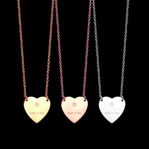 Nunca se desvanece el corazón simple de acero inoxidable Collares pendientes 3 colores Chapado en oro Estilo clásico Logotipo impreso Mujeres Diseñador Jewelry2034