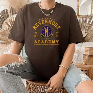 Camiseta de la camiseta de la academia Nevermore el miércoles Addams Camisa Nevermore Est 1791 Addams Family Inspired Tees Show de televisión Cool Tv Shows Hipster Tops
