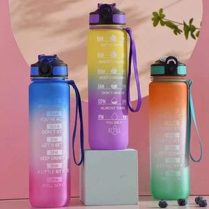 Nieuwe 1000 ml Waterfles Frosted Rainbow Gradiënt Plastic Sport Drinken Fles Outdoor Gym Gym Fitness Waters Cup met tijdschaal