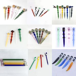 Nieuwe 18 stijlen Glazen Dabber Tools Rookaccessoires Potlood Cartoon Vorm gekleurd bedwelmende DAB Tool voor wasolie Tabakskwarts Banger Nagels DAB Rigs Waterpijpen Bongs