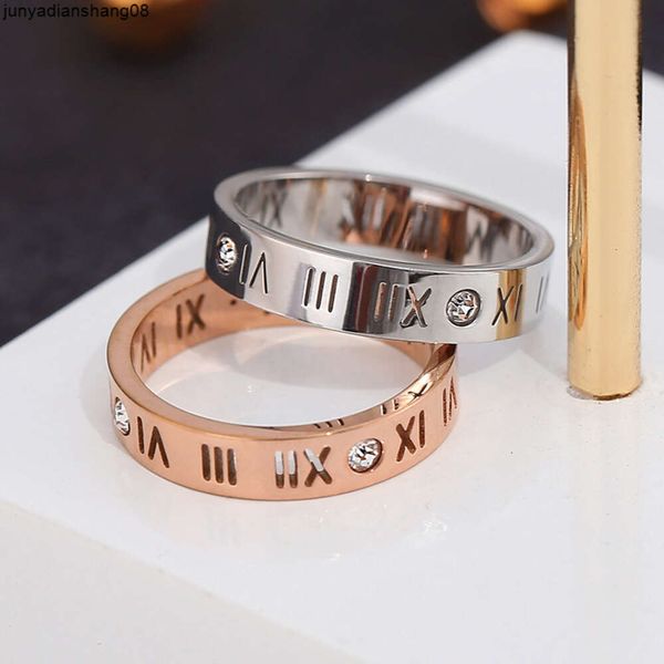 Nuevo Anillo de Número Romano de acero y titanio en oro rosa de 18k con diamante ahuecado para parejas, anillo con letras para hombres y mujeres