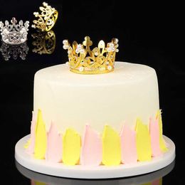 Nieuwe 1 ST Mini Crown Cake Topper Romantische Parel Guirlande Gelukkige Verjaardag Kinderen Haar Ornamenten Bruidstaart Decoratie Gunsten Party
