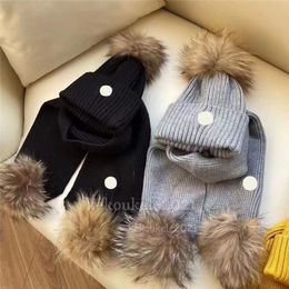 Nuevo conjunto de 2 piezas de gorro de invierno para niños, bufanda para niñas, gorro con pompón de piel de mapache Real, gorro para niños, gorro tejido para invierno, venta al por mayor