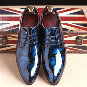 Nouveau 2017 Top en cuir verni pointu Oxfords hommes chaussures d'affaires classiques chaussures habillées pour hommes chaussures de bureau en cuir véritable fête de mariage Sho