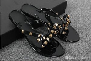 Nouveau 2017 Femme Sandales D'été Rivets gros nœud papillon Tongs Plage Sandalias Femininas Plat Jelly Designer Sandales