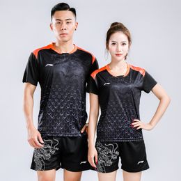 NIEUWE 2018 badmintonpakken, t-shirts, sportshorts, tennisoverhemden, mannen en vrouwen, snel geademd, en speelde tafeltenniskleding.