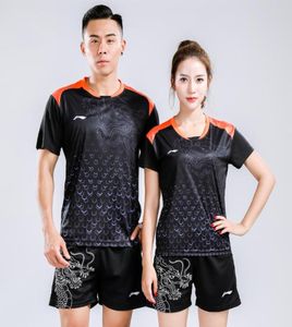 Nouveaux costumes de badminton 2018 TShirts shorts de sport chemises de tennis hommes et femmes respirent rapidement et jouent au tennis de table vêtements2418136