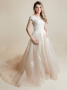 2020 nouvelles robes de mariée modestes manches courtes Jewel Boutons cou Retour dentelle Tulle Champagne Appliques Robes de mariée Modes LDS robe religieuse