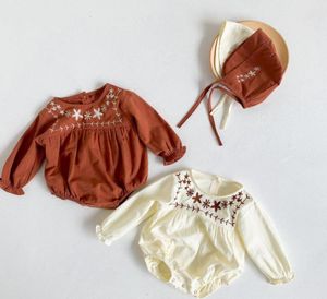 NIEUW 2021 Spring pasgeboren katoenen meisje Bodysuit Prinseskleding lange mouwen geborduurde jumpsuit baby bodysuits met hoed rzqe5439414