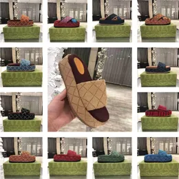 Nieuwe 2022 Beach Slippers mode dikke bodem ontwerper vrouwen schoenen cartoon alfabet dame platform lederen hakken brief dia's sexy hoge hak sandalen beroemd om vrouw